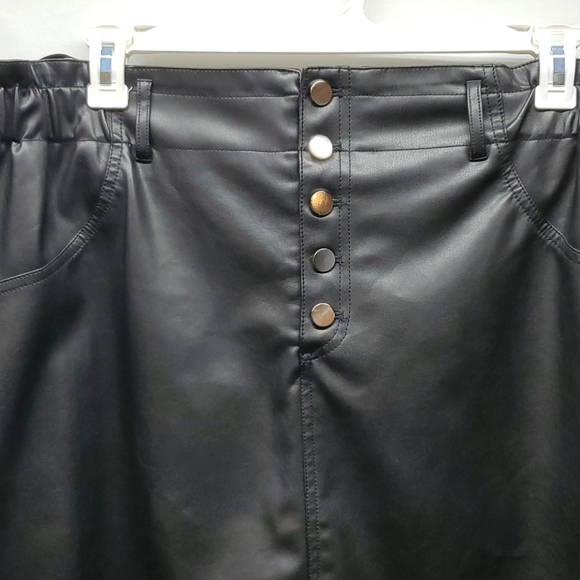 Skirt - Picture 2 of 4